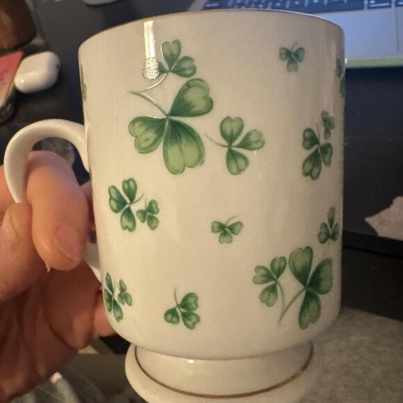 Vintage 1985 Lefton Shamrock Mug Irish Coffee Cup with Green Clovers & Gold trim - Picture 3 of 3